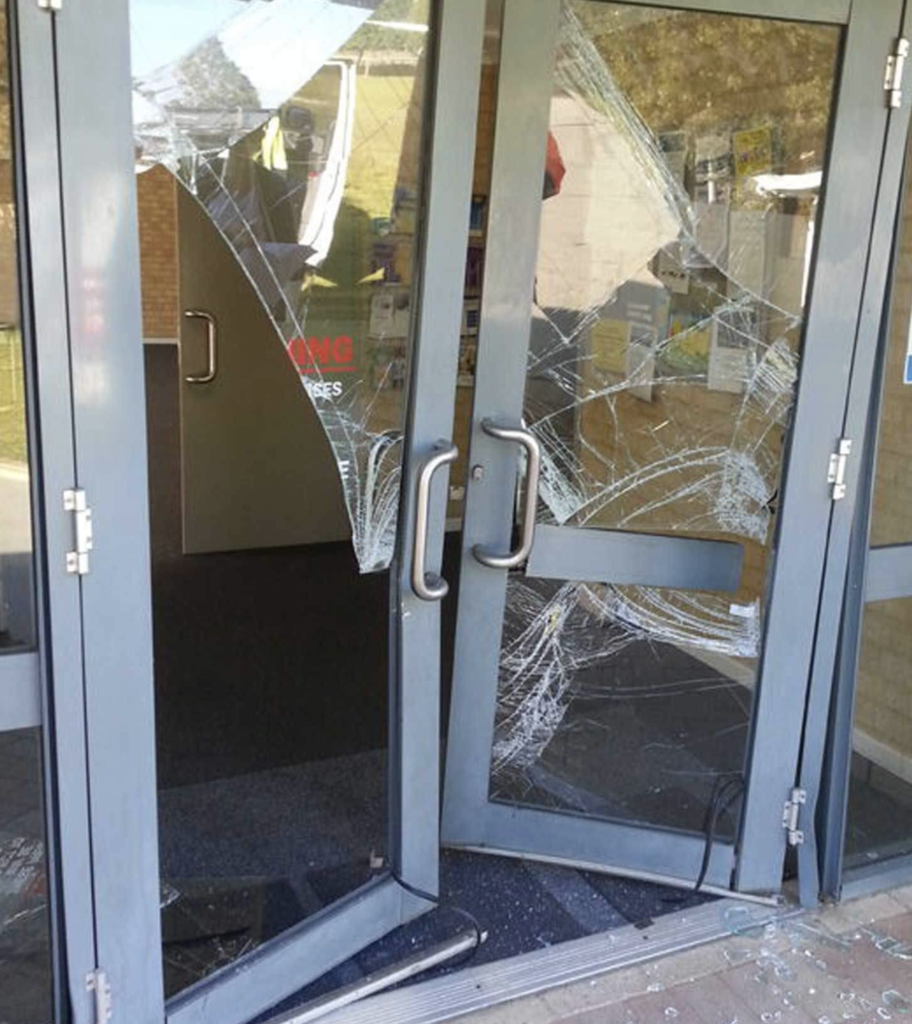 commercial door glass repair and replacement 