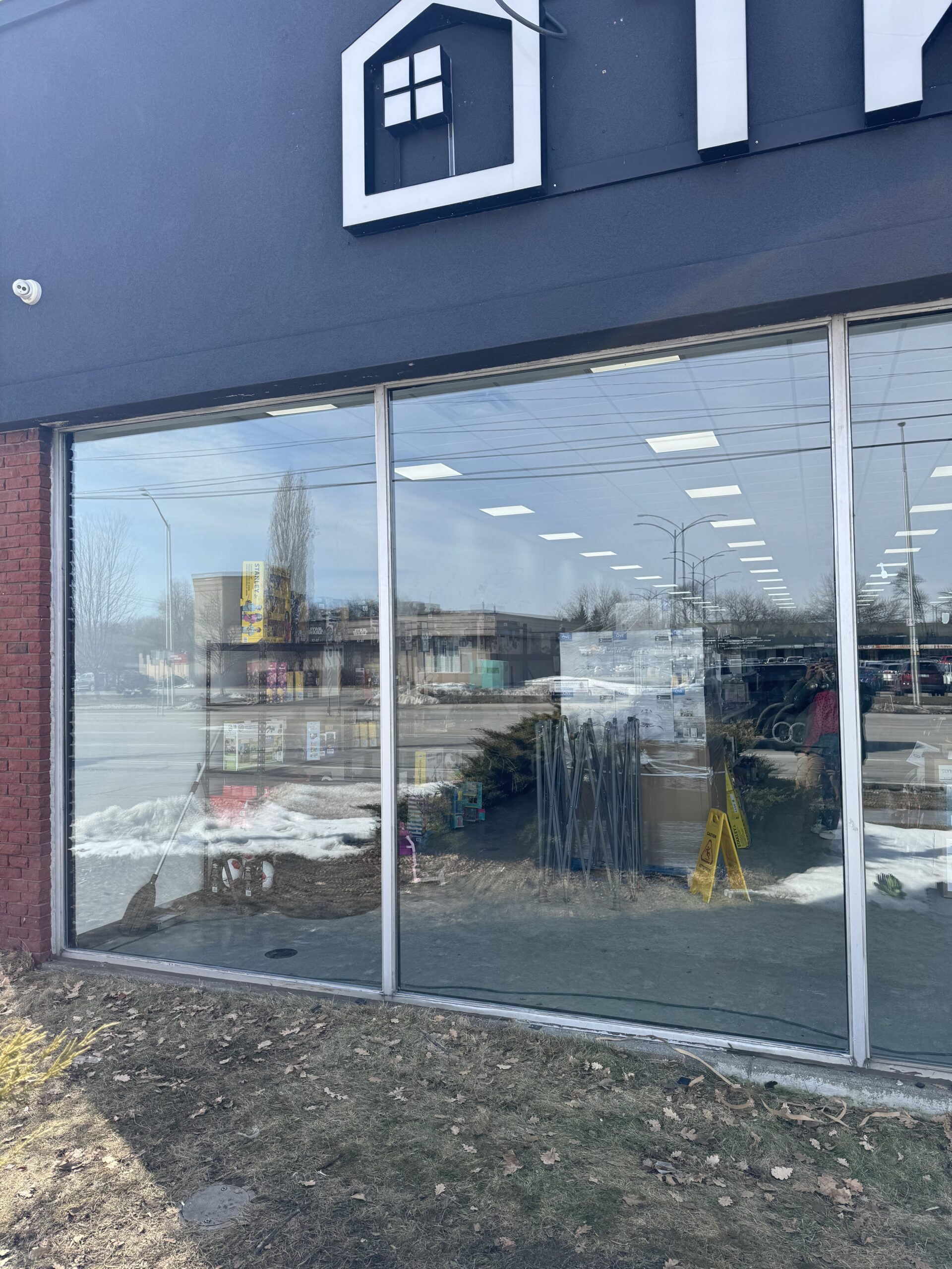 What type of glass do storefronts use?
