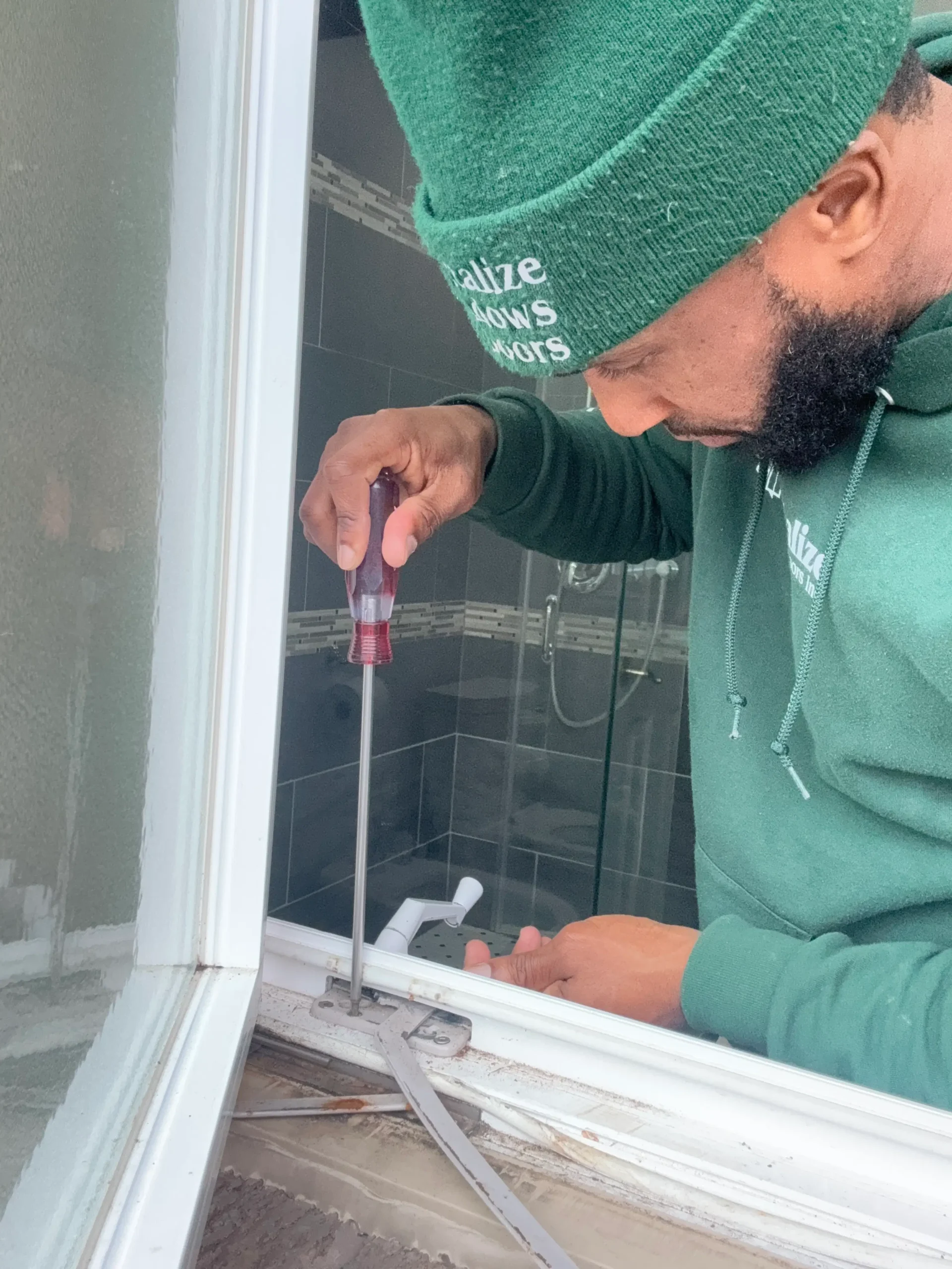 How to Replace Window Handles in Toronto & The GTA