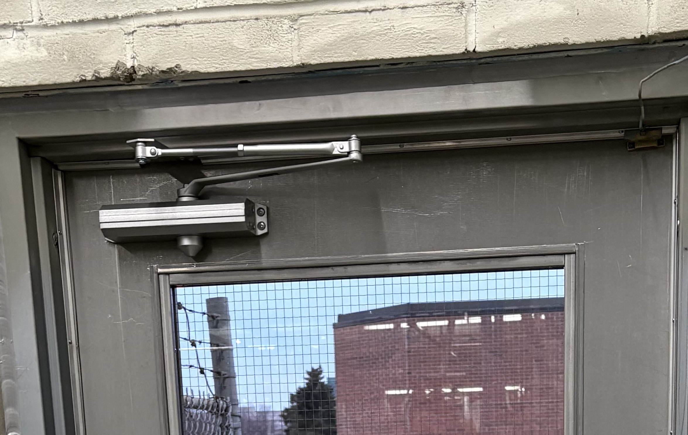 How Do I Change the Door Closer on My Commercial Door in Toronto and the GTA?